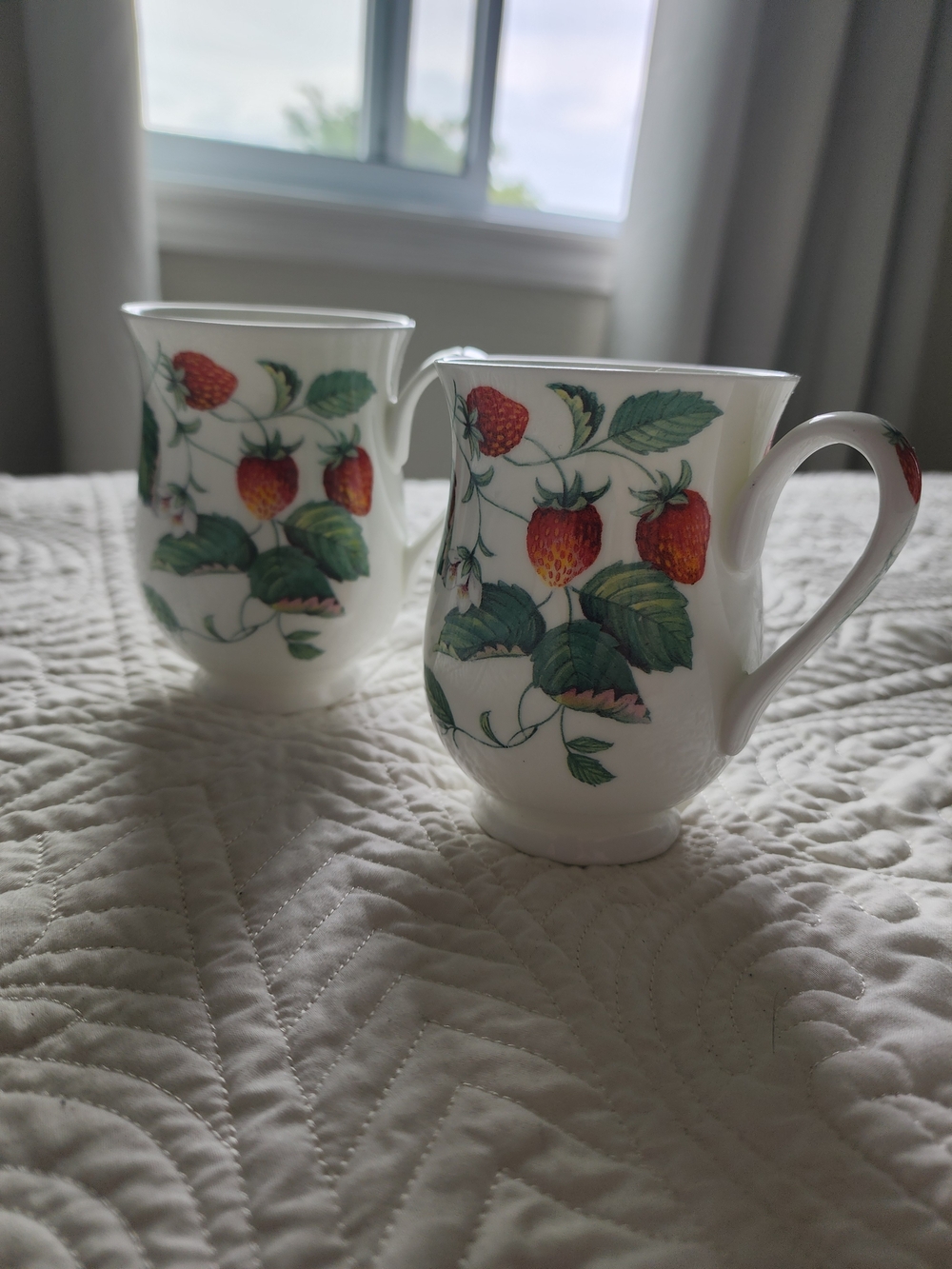 Alpine Strawberry Mugs Roy Kirkham Fine Bone China England Pair